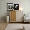 Vista ambientata frontale Madia in Legno Cashmere/Rovere Cannettato 2 ante modello Mandala Totò Piccinni