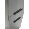 dettaglio cassetto mobile colonna bagno in legno con 2 anta e 1 cassetto grigio laccato/rovere miele modello Orbis Totò Piccinni