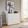 Vista ambientata Cassettiera in legno colore Bianco Laccato con 4 cassetti modello Brezza Totò Piccinni
