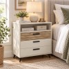Vista ambientata Cassettiera camera da letto in legno colore "Cannettato/Cashmere" con 3 cassetti 