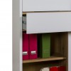 Dettaglio Cassetto aperto Libreria in legno colore "Bianco Laccato/Rovere Artisan" 2 ante scorrevoli e 1 cassetto modello Apex Totò Piccinni