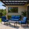 Vista ambientata Set da giardino in alluminio con divano 2 posti, 2 poltrone e tavolino con cuscini blu modello Riviera Totò Piccinni