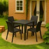 Vista ambientata set pranzo tavolo dallas 80x80 con 4 sedie virginia in polipropilene simil rattan 