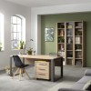 Vista ambientata Scrivania da ufficio in legno colore Rovere Miele con gambe in metallo nere modello Toronto Totò Piccinni