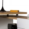 Vista diagonale Dettaglio Scrivania ad angolo colore "Bianco Laccato/Rovere Artisan" in legno con 1 cassetto e 1 anta modello Apex Totò Piccinni