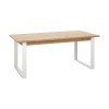Vista diagonale Tavolo allungabile in legno colore Rovere Artisan con gambe in ferro bianche Totò Piccinni