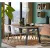 vista ambientata del tavolo con gambe in metallo e piano in rovere modello Icaro Totò Piccinni