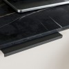 Dettaglio maniglia Base Tv in legno colore "Cashmere/Effetto Marmo Nero" con 2 ante e 2 cassetti modello Teca Totò Piccinni