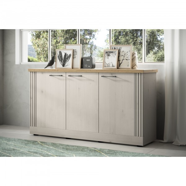 vista ambientata diagonale madia in legno con 3 ante made in italy rovere meringa/rovere cadice modello Icaro Totò Piccinni