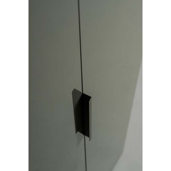 Dettaglio Armadio in legno colore "Grigio Laccato/Rovere Miele" 2 ante e 6 ripiani modello Zenit Totò Piccinni