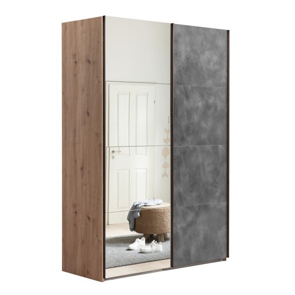 Vista diagonale con ante chiuse Armadio moderno in legno struttura Rovere Artisan con 2 ante scorrevoli, 1 Cemento e 1 a specchio modello Sliding Totò Piccinni