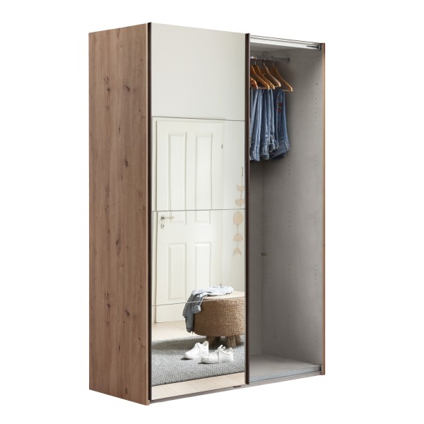 Vista diagonale con anta aperta Armadio ante scorrevoli in legno struttura Rovere Artisan con 2 ante scorrevoli a specchio modello Sliding Totò Piccinni
