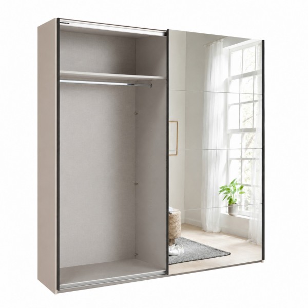 Vista diagonale con anta aperta Armadio in legno struttura Cashmere con 2 ante scorrevoli a specchio modello Sliding Totò Piccinni