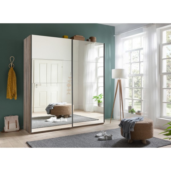 Vista ambientata Armadio design in legno struttura Noce Brera con 2 ante scorrevoli a specchio modello Sliding Totò Piccinni