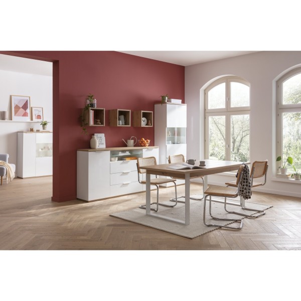 Vista ambientata Mobile contenitore soggiorno  in legno colore "Bianco Laccato/Rovere Riviera" 3 cassetti 2 ante e 1 vano modello Orbis Totò Piccinni