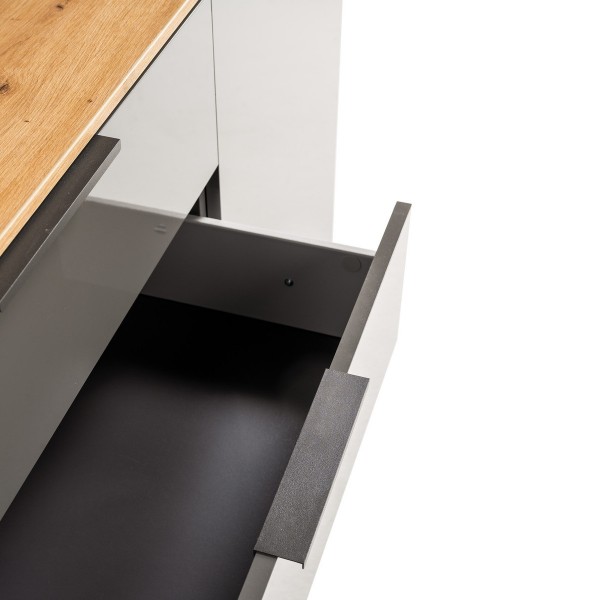 Dettaglio Madia moderna in legno colore "Grigio Laccato/Rovere Miele" con 2 ante e 4 cassetti modello Zenit Totò Piccinni