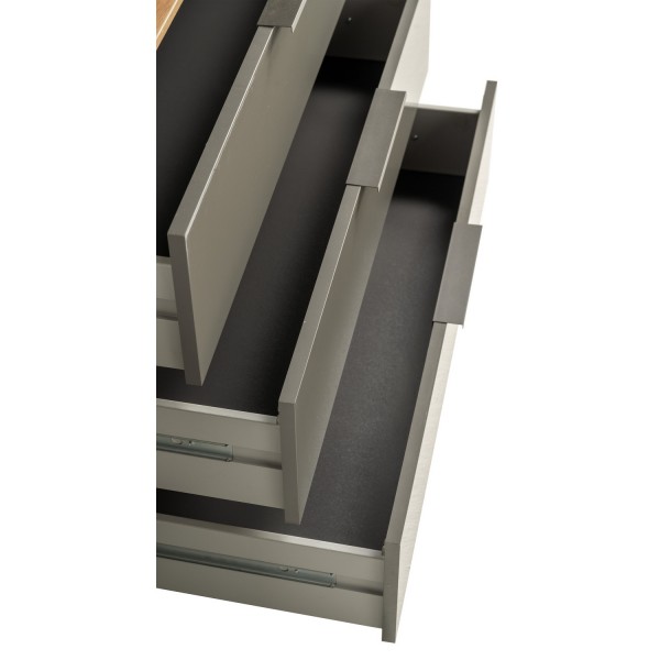 Dettaglio cassetti Madia moderna in legno colore "Grigio Laccato/Rovere Miele" con 1 anta e 4 cassetti modello Zenit Totò Piccinni