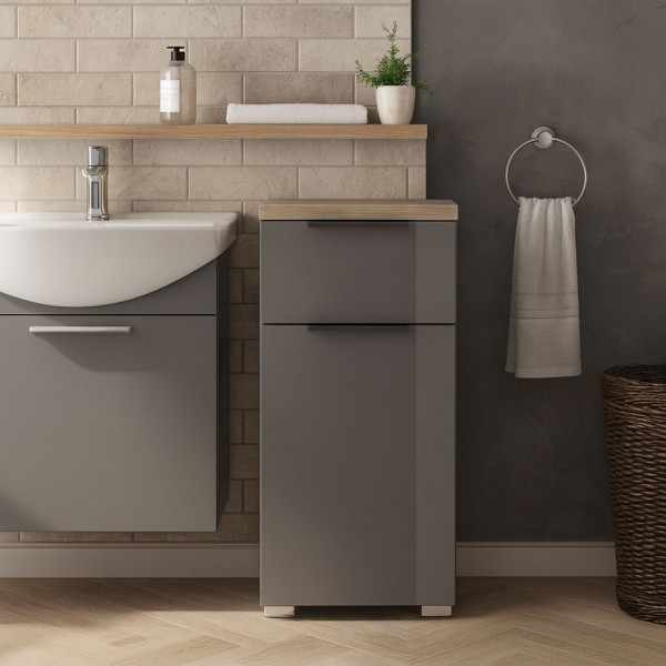 Vista ambientata Mobile colonna bagno colore "Grigio Laccato/Rovere Miele" 1 ante e 1 cassetto modello Orbis Totò Piccinni