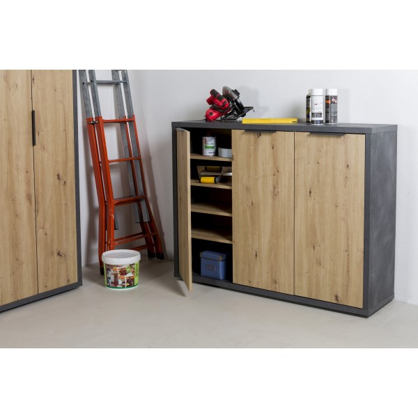 Vista ambientata Mobiletto multiuso in legno colore "Grigio Cemento/Rovere Miele" 2 ante e 1 cassetto modello Dubai Totò Piccinni