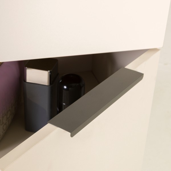 Dettaglio anta Colonna Bagno in legno colore Cashmere/Effetti Marmo Nero con 1 ante e 1 cassetto modello Armonia Totò Piccinni