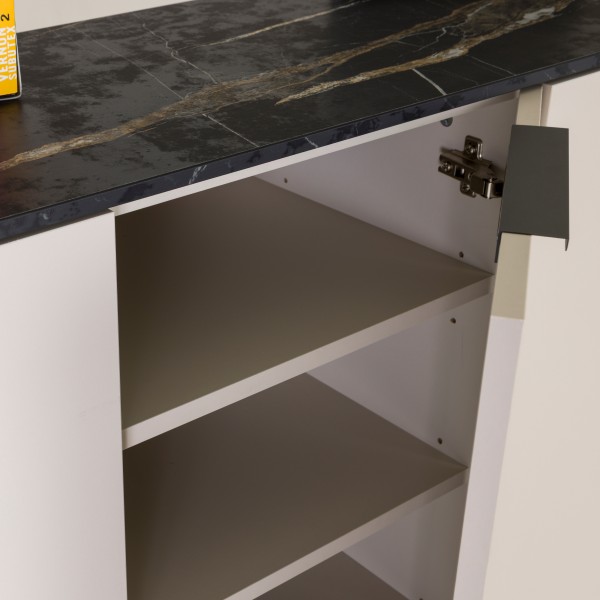Dettaglio anta Base Multiuso in legno colore" Cashmere/Effetto Marmo Nero" con 3 ante modello Teca Totò Piccinni