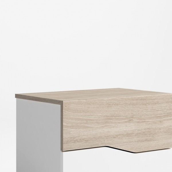 Dettaglio Comodino design mdoerno in legno colore "Bianco/Rovere" con 2 cassetti modello Ardisia Totò Piccinni