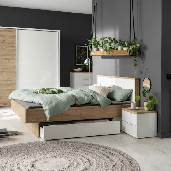 Vista ambientata Comodino in legno 2 cassetti colore "Bianco Laccato/Rovere Riviera" modello Orbis Totò Piccinni