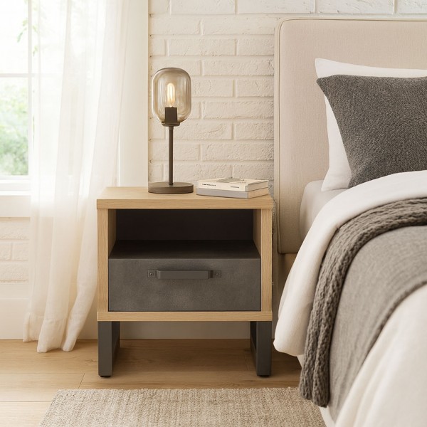 Vista ambientata Comodino in legno colore "Rovere Invecchiato/Cemento" con 1 cassetto e 1 vano modello Sylva Totò Piccinni