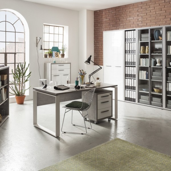 Vista ambientata cassettiera bassa moderna in legno 3 cassetti con serratura e ruote colore "rovere gessato/bianco laccato" modello Toronto Totò Piccinni