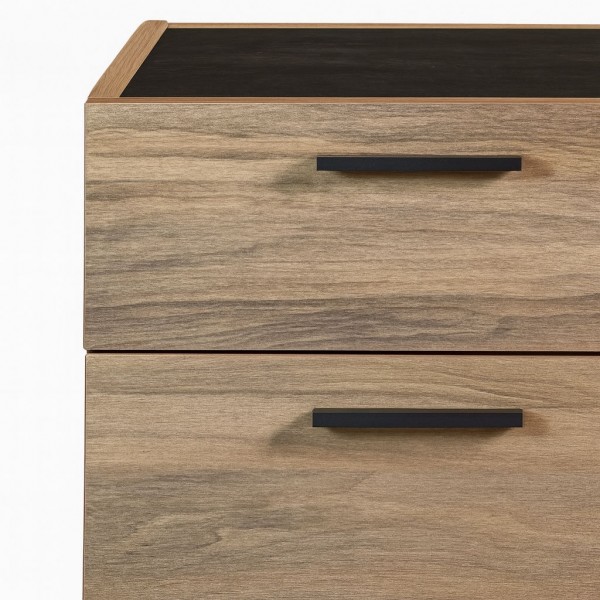 Dettaglio cassettiera in legno per ufficio noce brera/nero chalet modello Bali Totò Piccinni