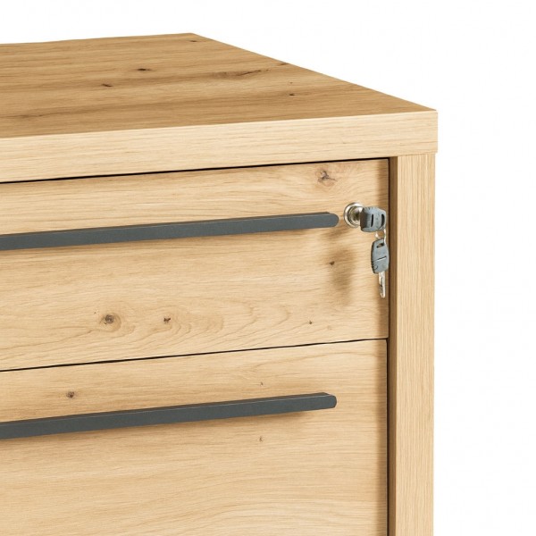 Dettaglio Mobile cassettiera in legno colore Rovere Miele con 3 cassetti e serratura modello Alba Totò Piccinni