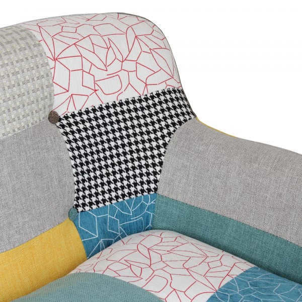 Dettaglio Divano 2 posti in tessuto con piedini in legno naturale colore "patchwork" modello Trikola Totò Piccinni