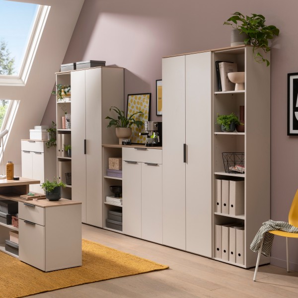 Vista ambientata completa Libreria in legno con 4 ripiani colore "cashmere/rovere artisan" modello Haven Totò Piccinni