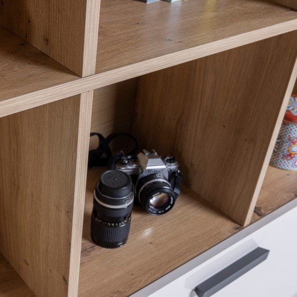 Dettaglio Libreria in legno colore rovere artisan/cashmere con 1 cassettone e 6 vani modello Nadir Totò Piccinni