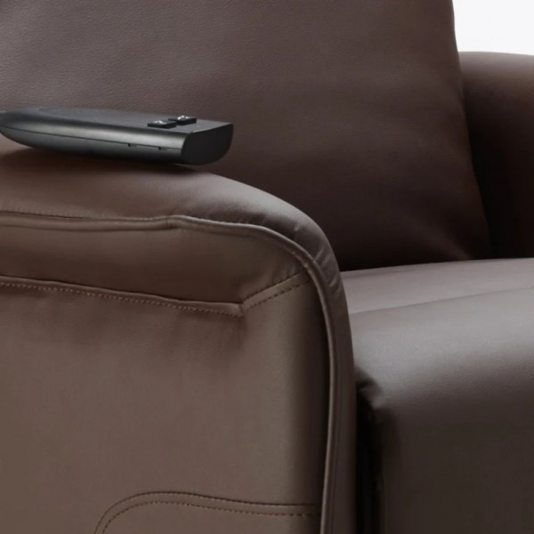 Dettaglio Poltrona Elettrica reclinabile alzapersona colore "similpelle marrone" modello Amalia Totò Piccinni