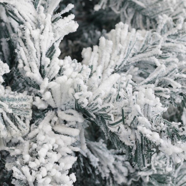 dettaglio fotografico della neve finta su albero di natale artificiale innevato Morgex Totò Piccinni