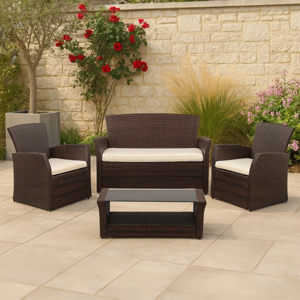 Vista ambientata Set in PolyRattan colore Marrone con divano 2 poltrone e tavolino con struttura in acciaio con cuscini modello Otranto Totò Piccinni