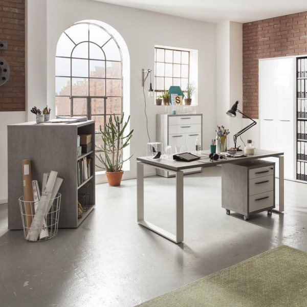 Vista ambientata Scrivania da ufficio in legno colore Cemento con gambe bianche modello Toronto Totò Piccinni
