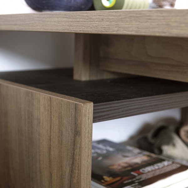 Dettaglio Scrivania da ufficio in legno colore "Noce Brera/Nero Chalet" 3 cassetti e 2 vani modello Bali Totò PiccinniScrivania da ufficio in legno colore "Noce Brera/Nero Chalet" 3 cassetti e 2 vani modello Bali Totò Piccinni