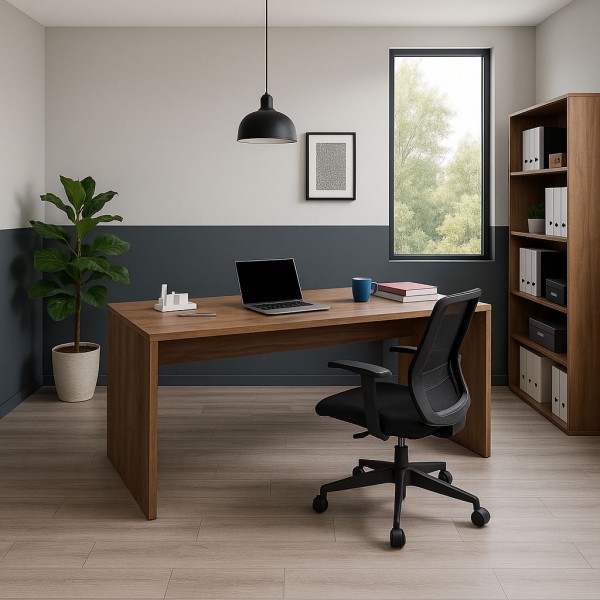 Vista ambientata Scrivania da ufficio in legno colore Noce Brera modello Bali Totò Piccinni