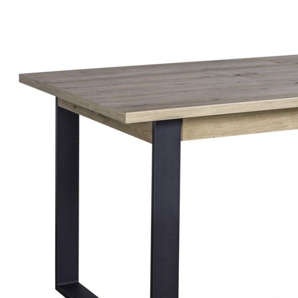 Dettaglio parte sinistra tavolo allungabile in legno rovere miele con gambe nere modello Kroma Totò Piccinni