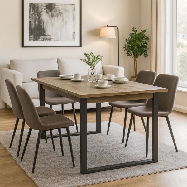 Vista ambientata tavolo allungabile in legno rovere miele con gambe nere modello Kroma Totò Piccinni